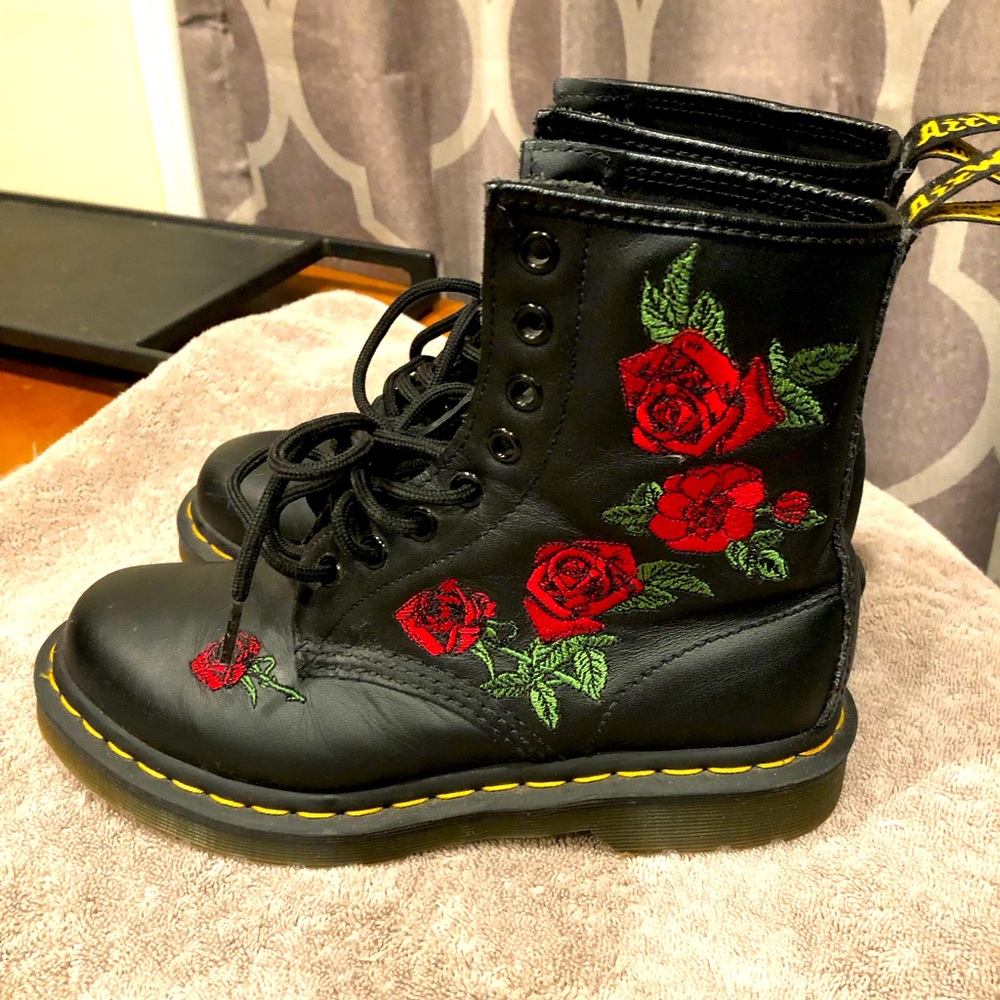 Dr. Marten Vonda boots - size 6